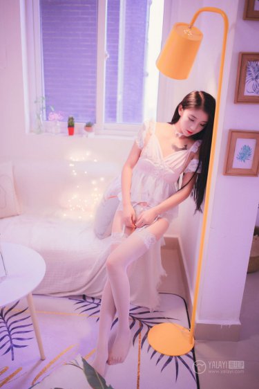 揉着我的奶从后面进去视频